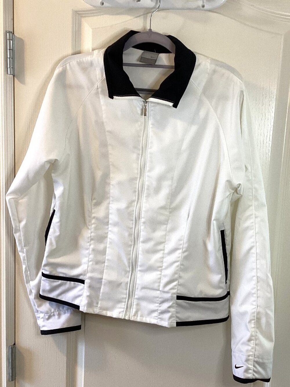 Nike Women's White with Black Trim Jacket Size M Activewear Full Zip Lightweight